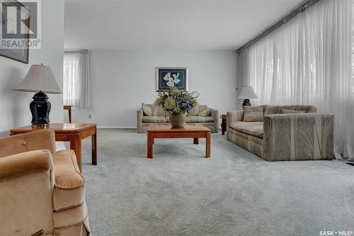 11 Hawthorne Crescent, Regina, SK - Indoor Photo Showing Living Room