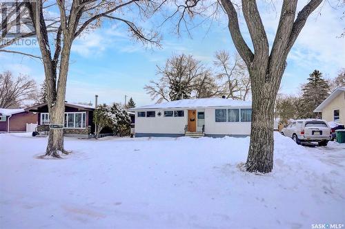 11 Hawthorne Crescent, Regina, SK - Outdoor With Facade