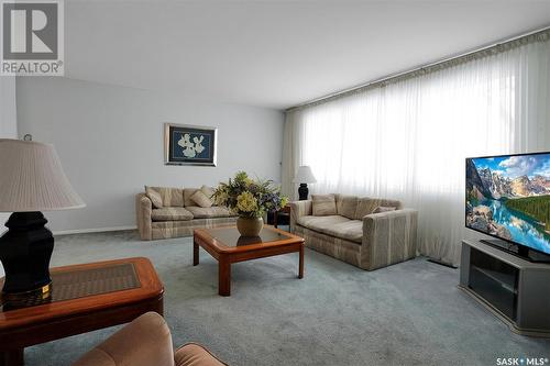 11 Hawthorne Crescent, Regina, SK - Indoor Photo Showing Living Room