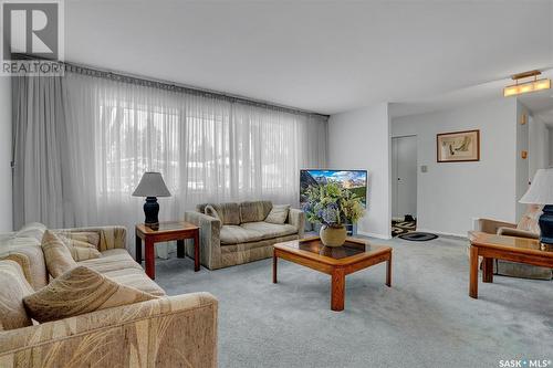 11 Hawthorne Crescent, Regina, SK - Indoor Photo Showing Living Room