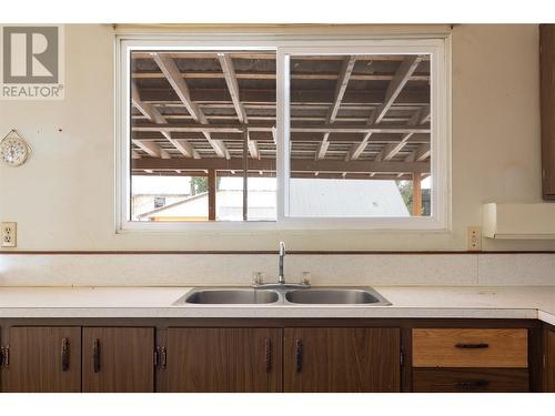 3220 Patterson Street, Armstrong, BC - Indoor Photo Showing Kitchen With Double Sink