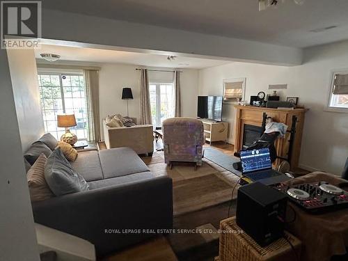 238 Briarmeadow Drive, Kitchener, ON - Indoor Photo Showing Living Room