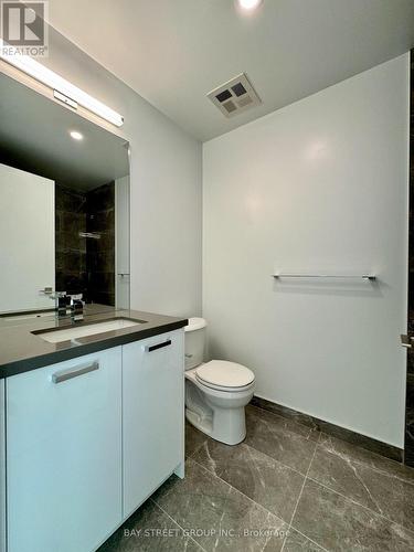 1512 - 195 Mccaul Street, Toronto, ON - Indoor Photo Showing Bathroom