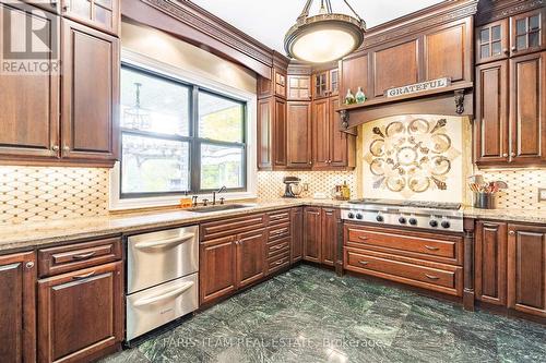 1826 Quantz Crescent, Innisfil, ON - Indoor Photo Showing Kitchen With Upgraded Kitchen