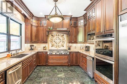 1826 Quantz Crescent, Innisfil, ON - Indoor Photo Showing Kitchen With Upgraded Kitchen