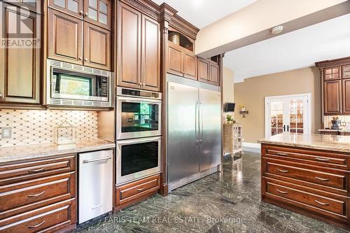 1826 Quantz Crescent, Innisfil, ON - Indoor Photo Showing Kitchen