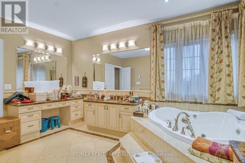 165 Grand Vallore Crescent, Vaughan, ON - Indoor Photo Showing Bathroom