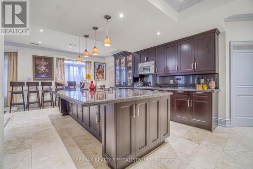 165 Grand Vallore Crescent, Vaughan, ON - Indoor Photo Showing Kitchen With Upgraded Kitchen