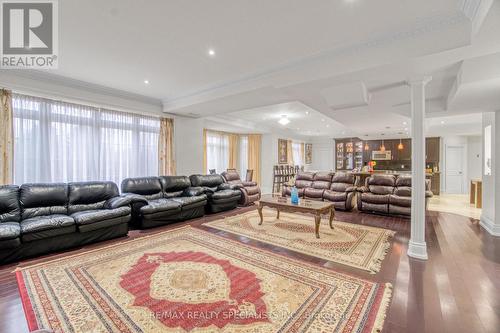 165 Grand Vallore Crescent, Vaughan, ON - Indoor Photo Showing Living Room