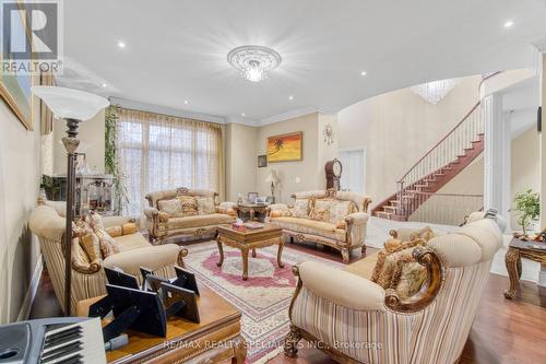 165 Grand Vallore Crescent, Vaughan, ON - Indoor Photo Showing Living Room