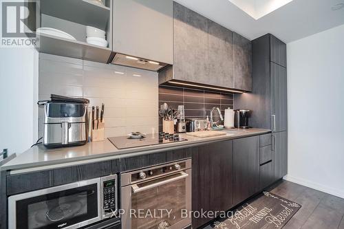 2915 - 1000 Portage Parkway, Vaughan, ON - Indoor Photo Showing Kitchen