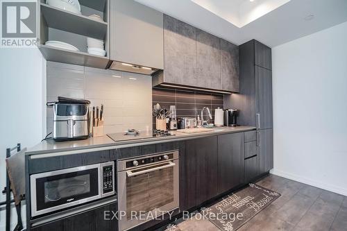 2915 - 1000 Portage Parkway, Vaughan, ON - Indoor Photo Showing Kitchen