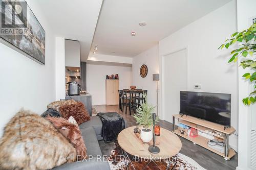 2915 - 1000 Portage Parkway, Vaughan, ON - Indoor Photo Showing Living Room