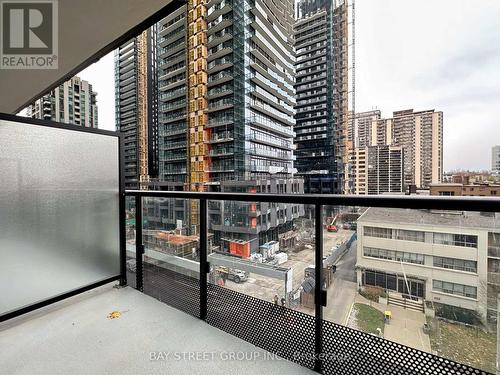 611 - 117 Broadway Avenue N, Toronto, ON - Outdoor With Balcony