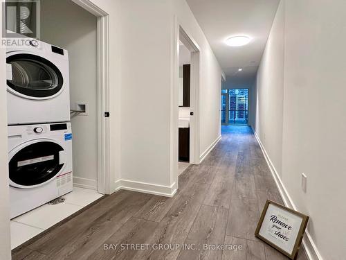 611 - 117 Broadway Avenue N, Toronto, ON - Indoor Photo Showing Laundry Room