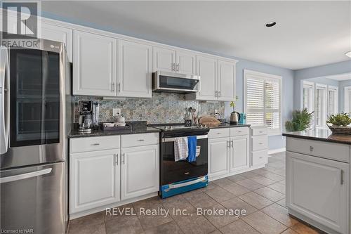 353 South Pelham Road, Welland (770 - West Welland), ON - Indoor Photo Showing Kitchen