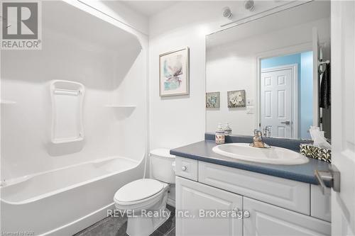 353 South Pelham Road, Welland (770 - West Welland), ON - Indoor Photo Showing Bathroom