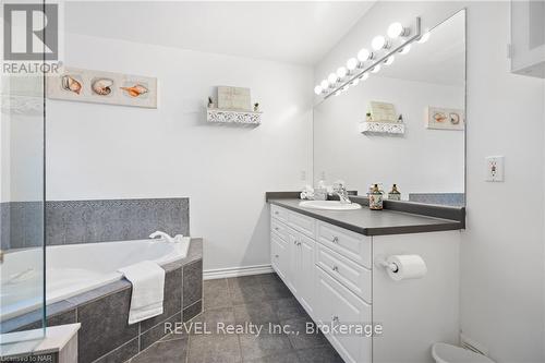 353 South Pelham Road, Welland (770 - West Welland), ON - Indoor Photo Showing Bathroom