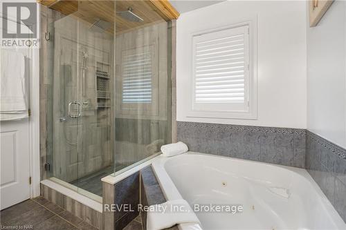 353 South Pelham Road, Welland (770 - West Welland), ON - Indoor Photo Showing Bathroom