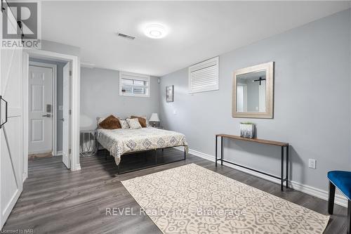 353 South Pelham Road, Welland (770 - West Welland), ON - Indoor Photo Showing Bedroom