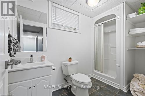 353 South Pelham Road, Welland (770 - West Welland), ON - Indoor Photo Showing Bathroom