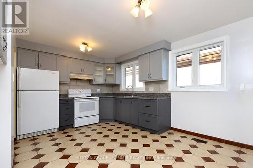 Upper - 114 Hullmar Drive, Toronto, ON - Indoor Photo Showing Kitchen