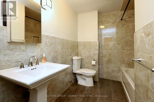 Upper - 114 Hullmar Drive, Toronto, ON - Indoor Photo Showing Bathroom