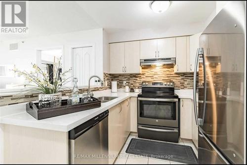 1422 - 8 Dayspring Circle, Brampton, ON - Indoor Photo Showing Kitchen With Double Sink With Upgraded Kitchen