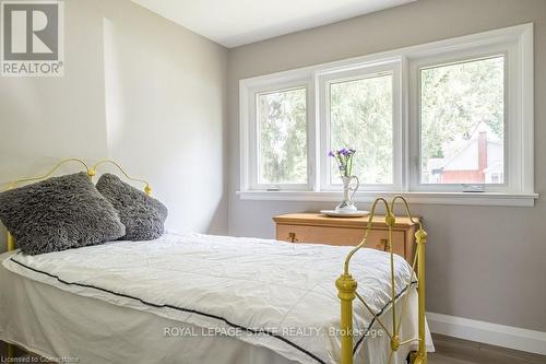 567 Kingswood Place, Burlington, ON - Indoor Photo Showing Bedroom