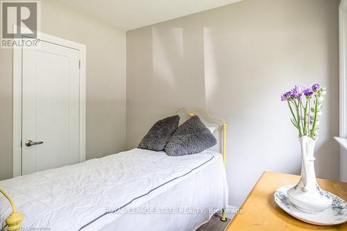 567 Kingswood Place, Burlington, ON - Indoor Photo Showing Bedroom