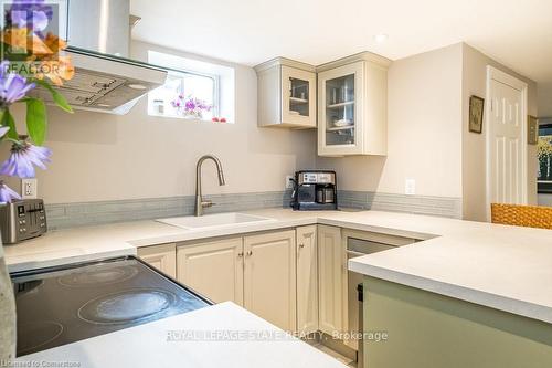 567 Kingswood Place, Burlington, ON - Indoor Photo Showing Kitchen