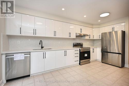 753 Edwards Avenue, Milton, ON - Indoor Photo Showing Kitchen