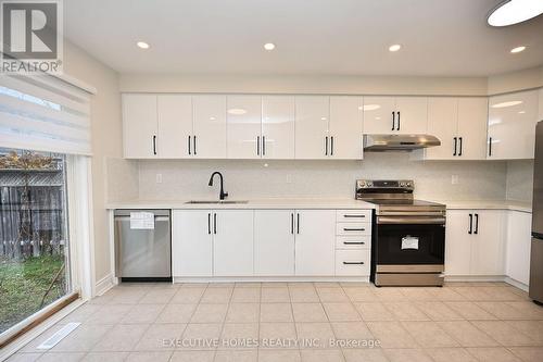 753 Edwards Avenue, Milton, ON - Indoor Photo Showing Kitchen