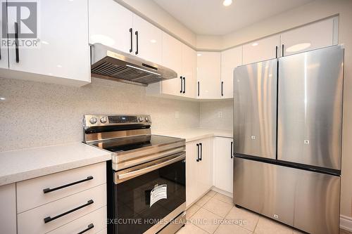 753 Edwards Avenue, Milton, ON - Indoor Photo Showing Kitchen