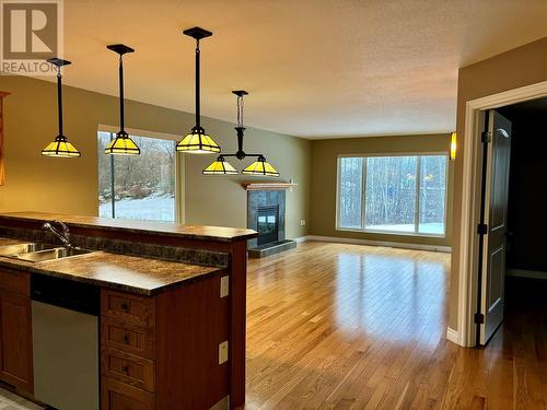 119 Mountain Side Drive, Fruitvale, BC - Indoor Photo Showing Kitchen With Double Sink