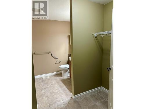 119 Mountain Side Drive, Fruitvale, BC - Indoor Photo Showing Bathroom