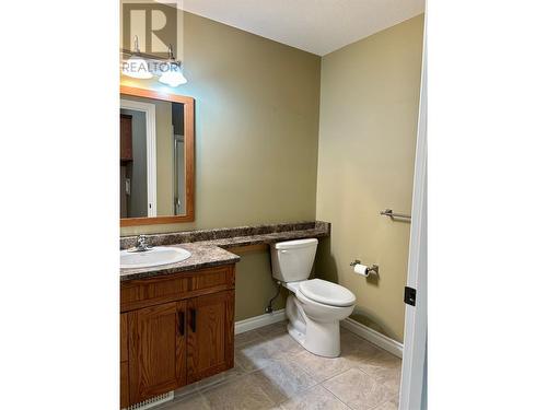 119 Mountain Side Drive, Fruitvale, BC - Indoor Photo Showing Bathroom