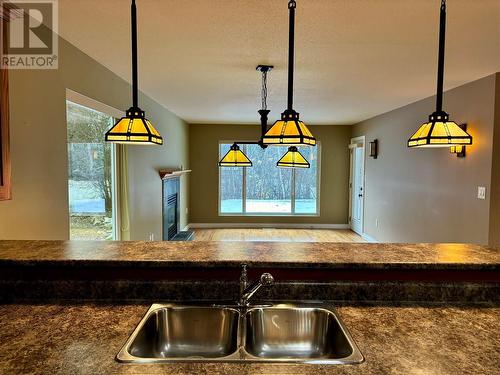 119 Mountain Side Drive, Fruitvale, BC - Indoor Photo Showing Kitchen With Double Sink