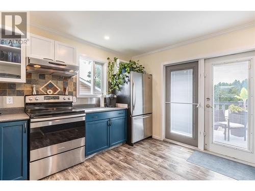 1415 Nelson Place, Kelowna, BC - Indoor Photo Showing Kitchen