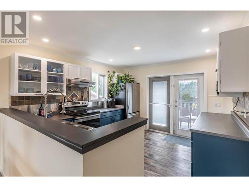 1415 Nelson Place, Kelowna, BC - Indoor Photo Showing Kitchen