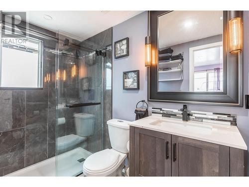 1415 Nelson Place, Kelowna, BC - Indoor Photo Showing Bathroom