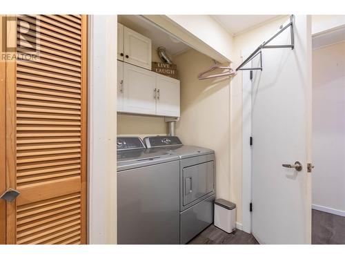 1415 Nelson Place, Kelowna, BC - Indoor Photo Showing Laundry Room