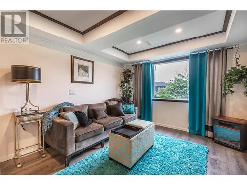 1415 Nelson Place, Kelowna, BC - Indoor Photo Showing Living Room