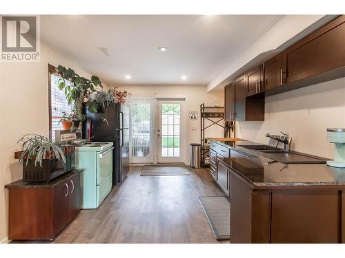 1415 Nelson Place, Kelowna, BC - Indoor Photo Showing Kitchen