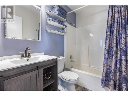 1415 Nelson Place, Kelowna, BC - Indoor Photo Showing Bathroom