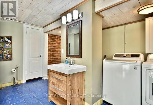 2415 Ronald Road, Springwater, ON - Indoor Photo Showing Laundry Room