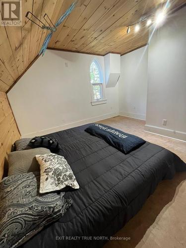 2415 Ronald Road, Springwater, ON - Indoor Photo Showing Bedroom