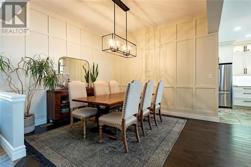 6842 Creekside Drive, Plympton-Wyoming, ON - Indoor Photo Showing Dining Room