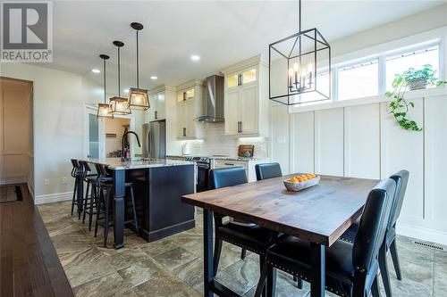 6842 Creekside Drive, Plympton-Wyoming, ON - Indoor Photo Showing Dining Room