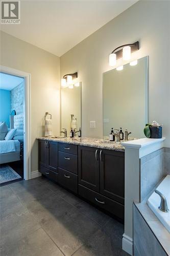 6842 Creekside Drive, Plympton-Wyoming, ON - Indoor Photo Showing Bathroom